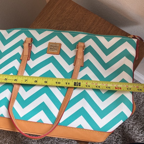 Dooney & Bourke Teal & White Chevron Large Tote, NWOT, Keychain, FC521 SE - Picture 12 of 13